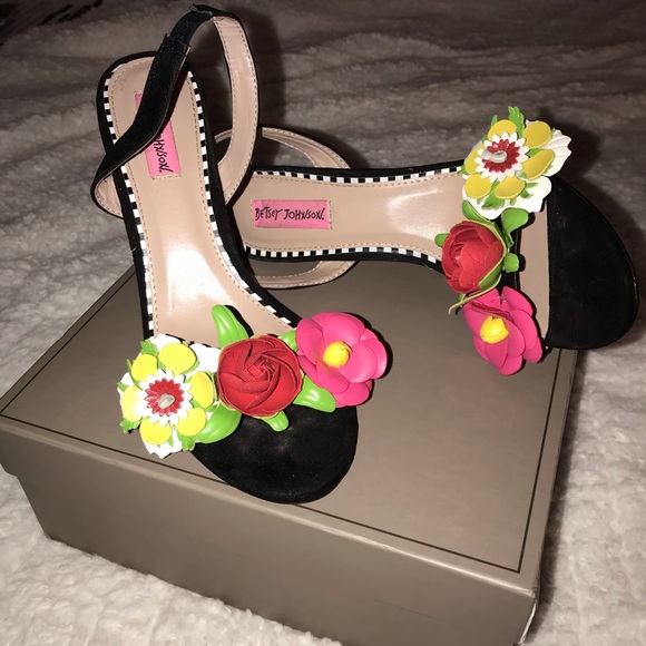 Designer Shoes - Picture 2 of 6